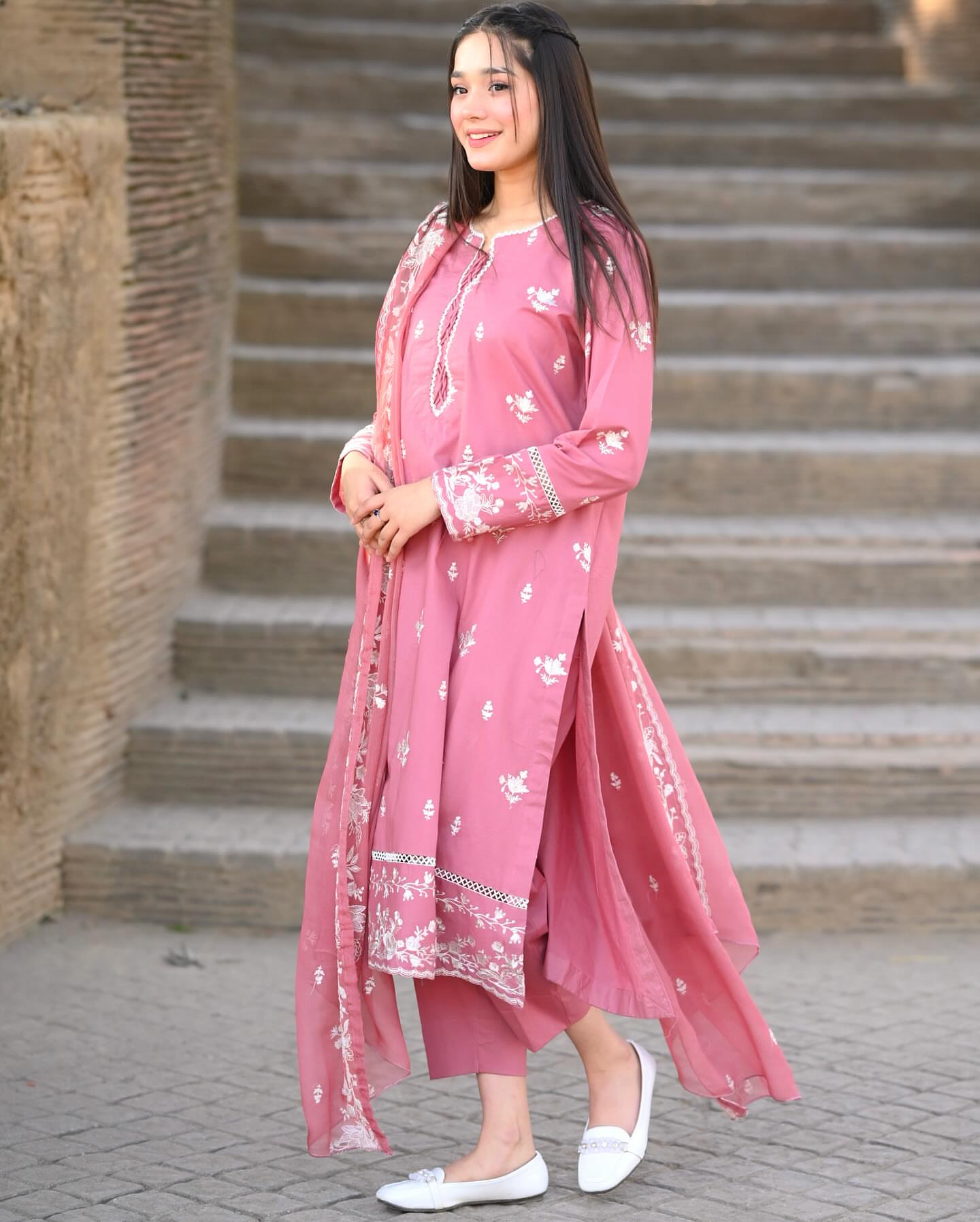 Gulabi Nazakat – Pink Embroidered 3-Piece Suit