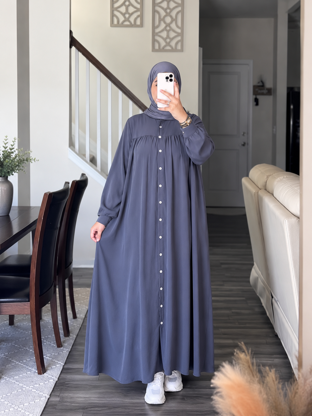 Button Essence Abaya