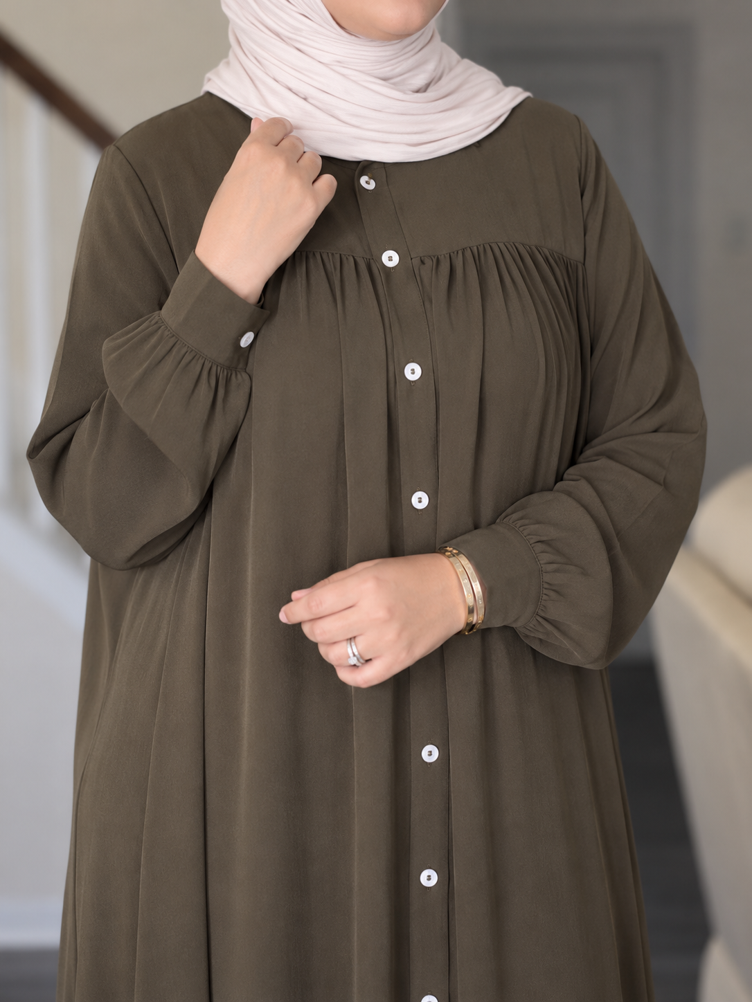 Button Essence Abaya