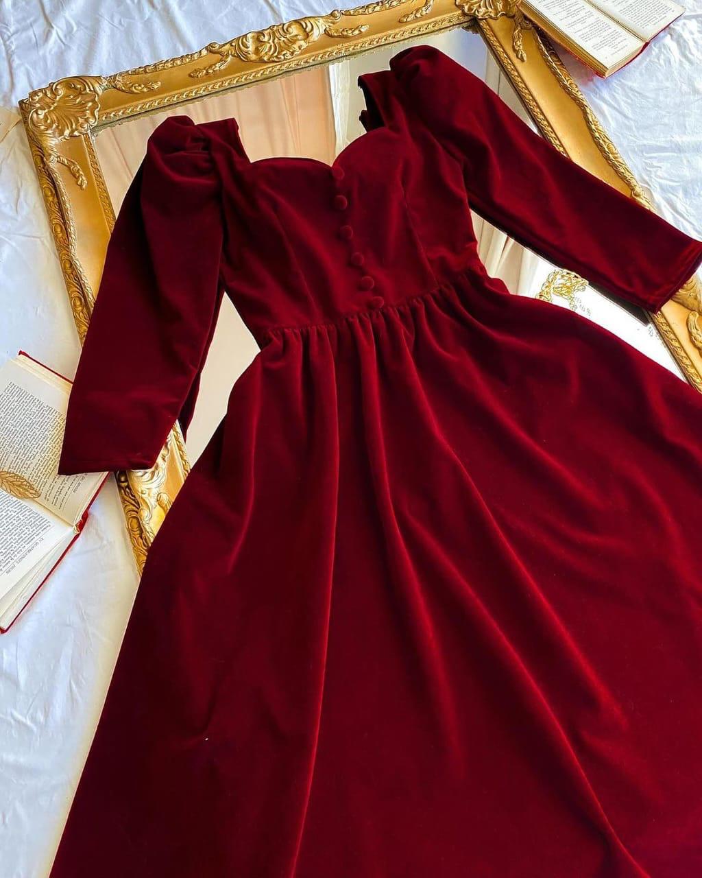 Vintage-Inspired Velvet Sweetheart Maxi Dress