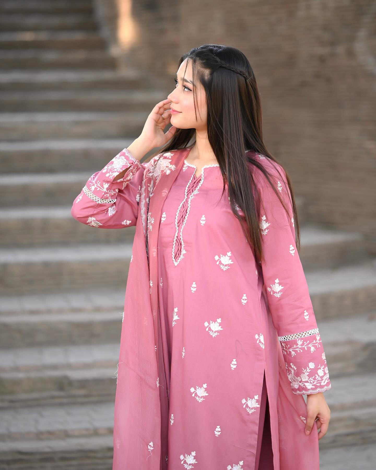 Gulabi Nazakat – Pink Embroidered 3-Piece Suit