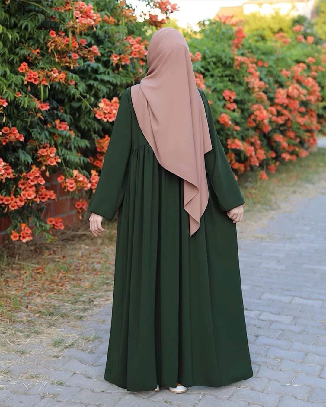 Green Guchi Abaya With Stoller