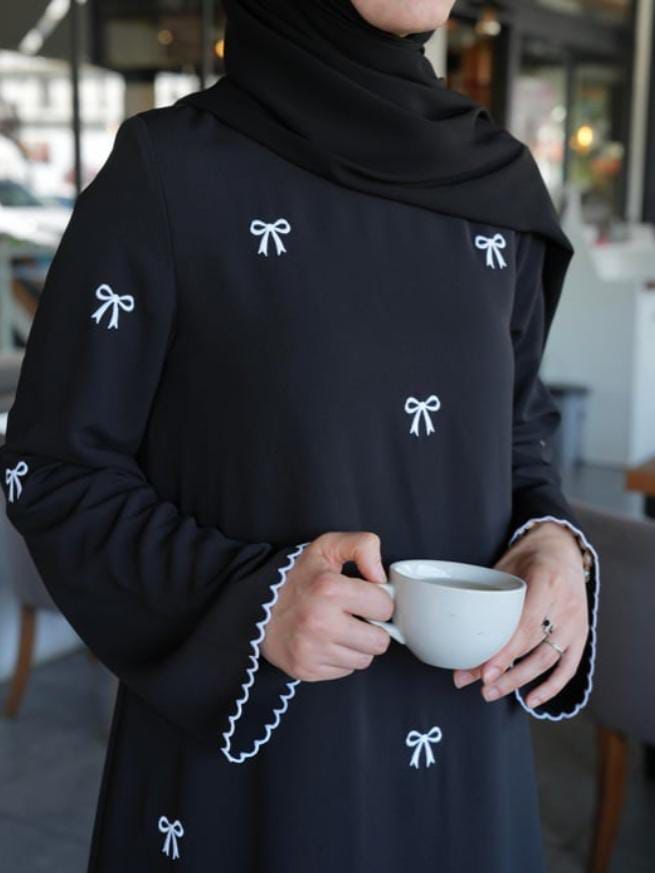 Elegant Black Bow Embroidered Abaya with stoller