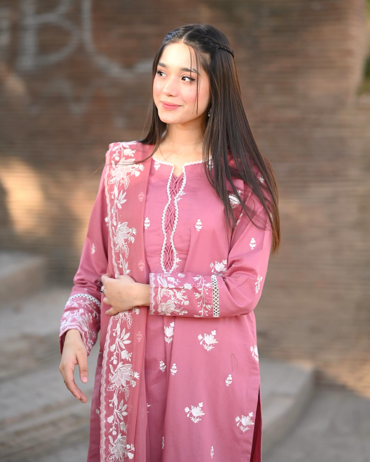 Gulabi Nazakat – Pink Embroidered 3-Piece Suit