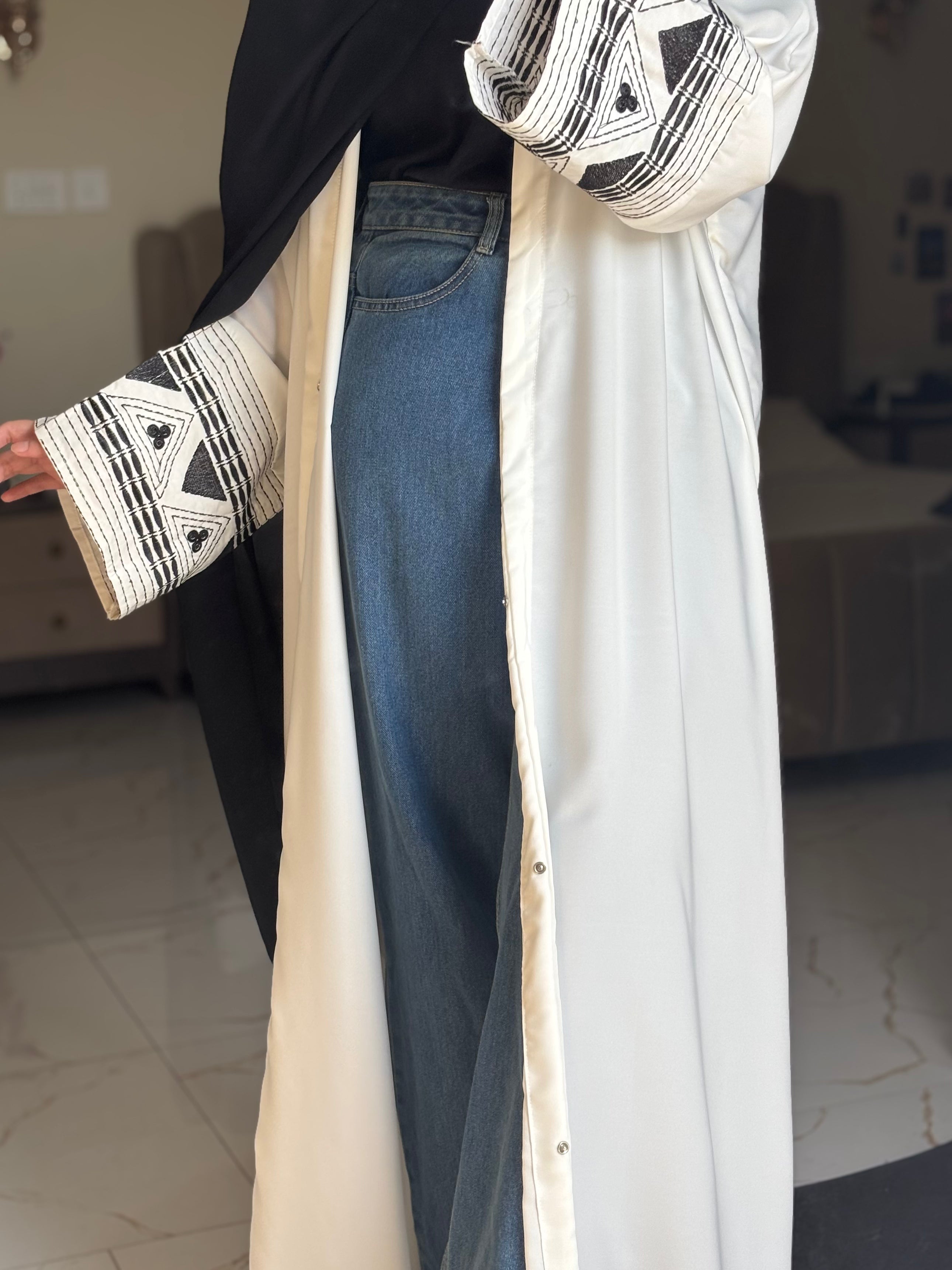 Graceful Embroidered Upper Abaya – Statement Style