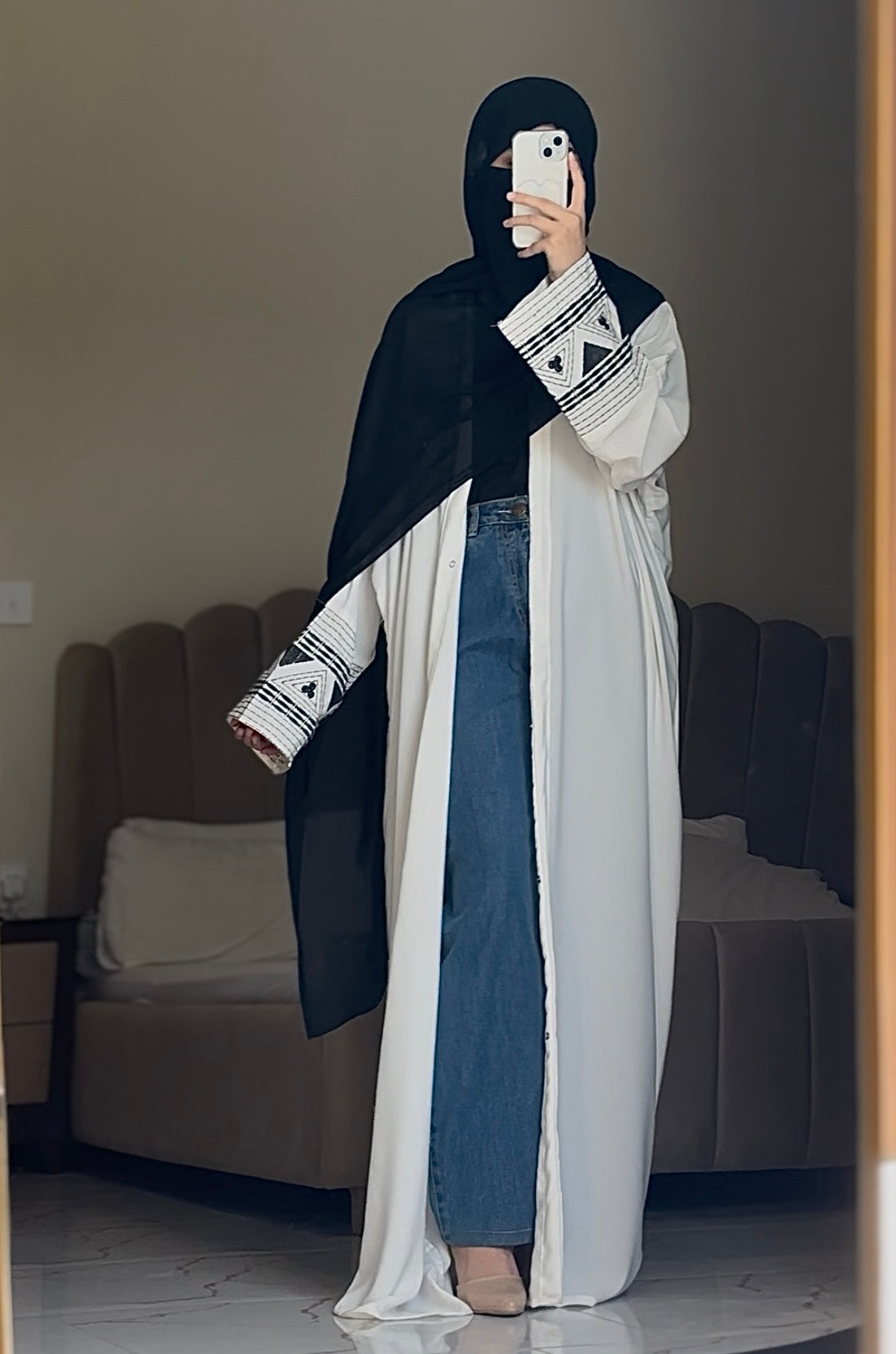 Graceful Embroidered Upper Abaya – Statement Style