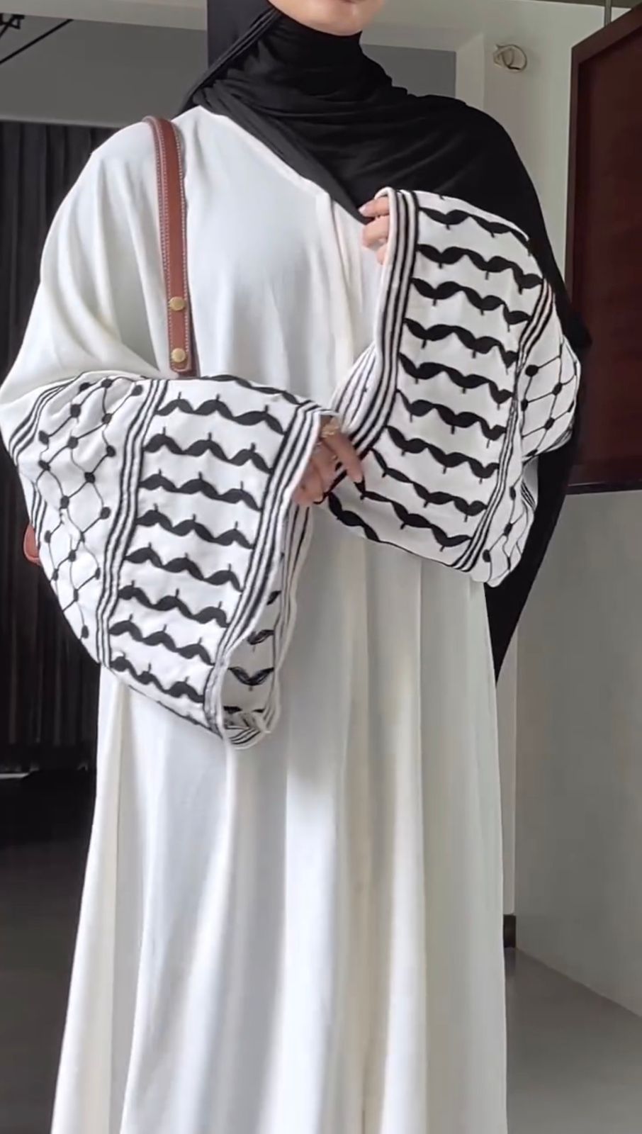 Al-Lamsa Abaya With Stoller