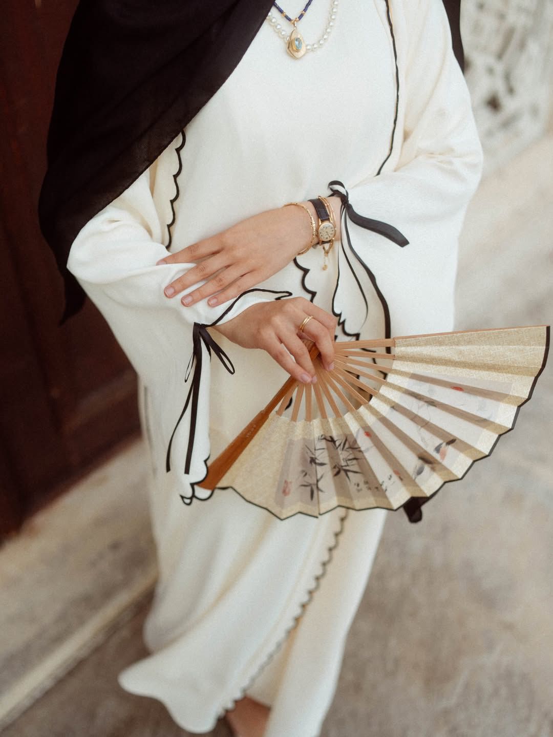The Luna Ribbon Abaya With Stoller