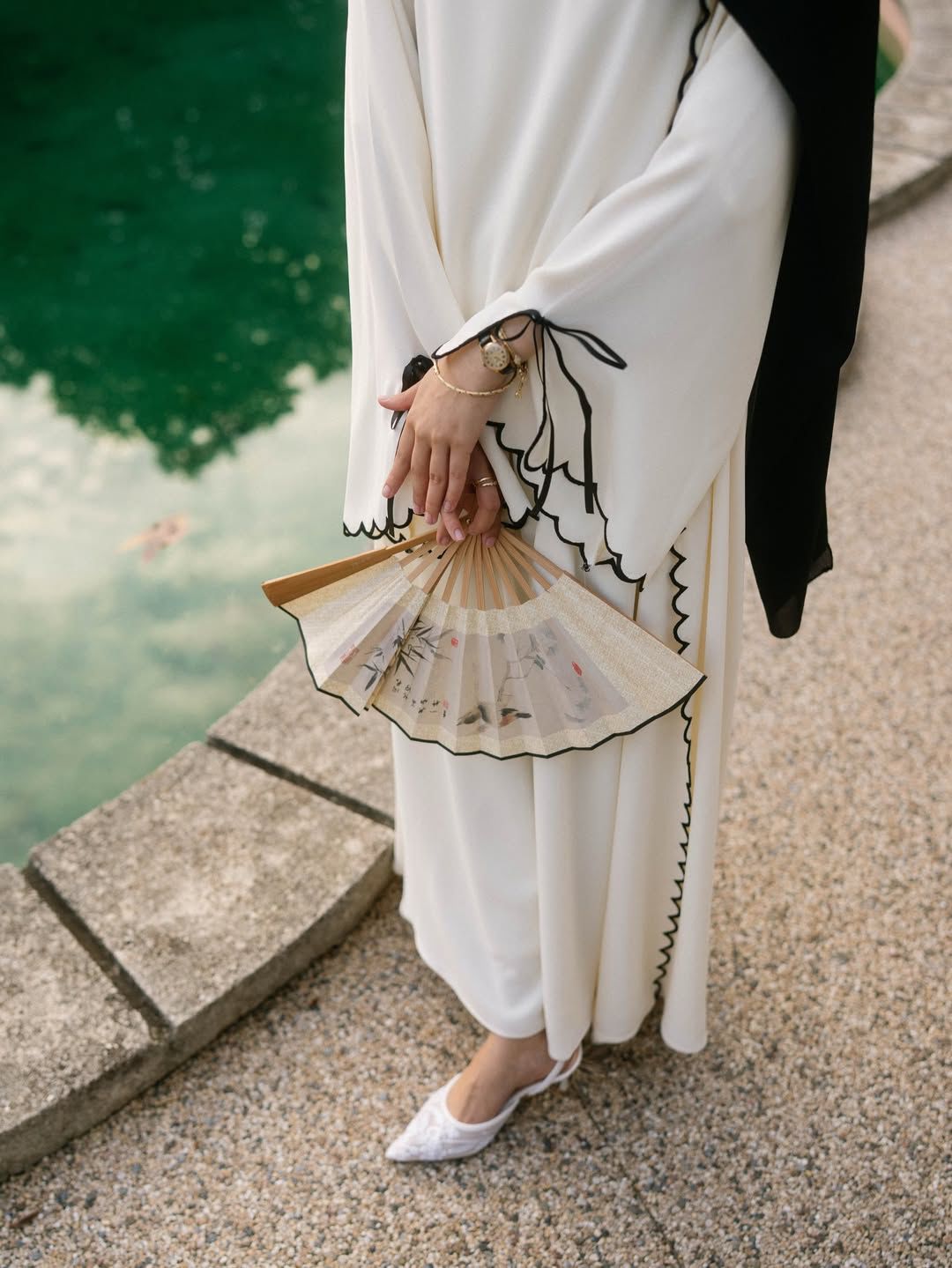 The Luna Ribbon Abaya With Stoller