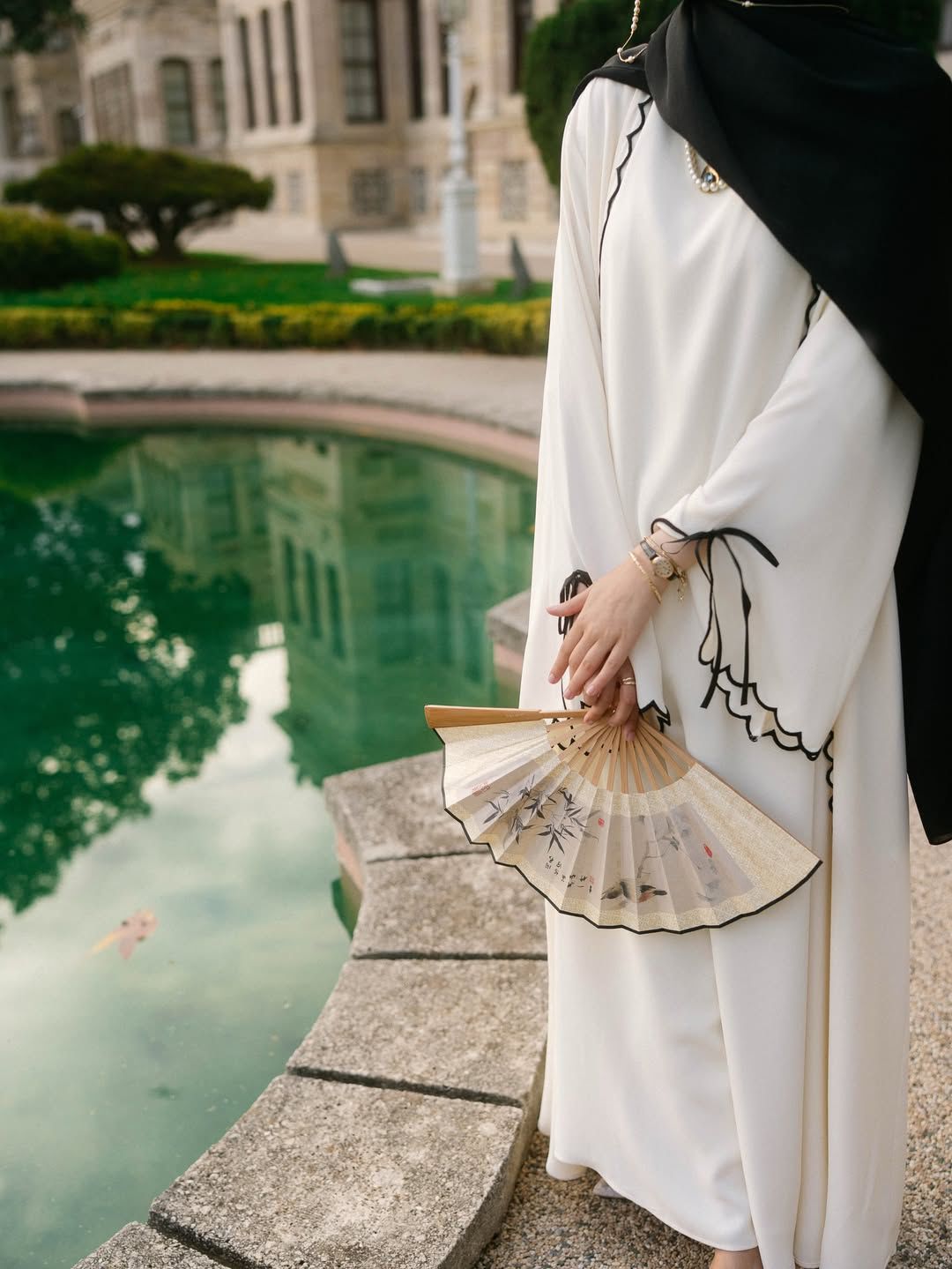 The Luna Ribbon Abaya With Stoller