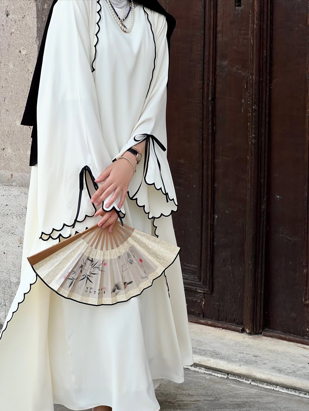 The Luna Ribbon Abaya With Stoller