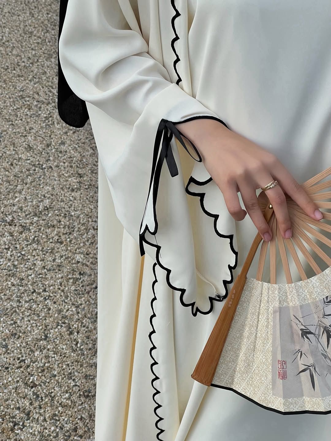 The Luna Ribbon Abaya With Stoller