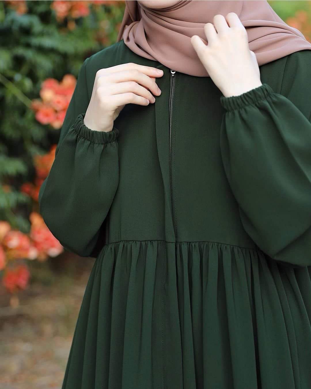 Green Guchi Abaya With Stoller