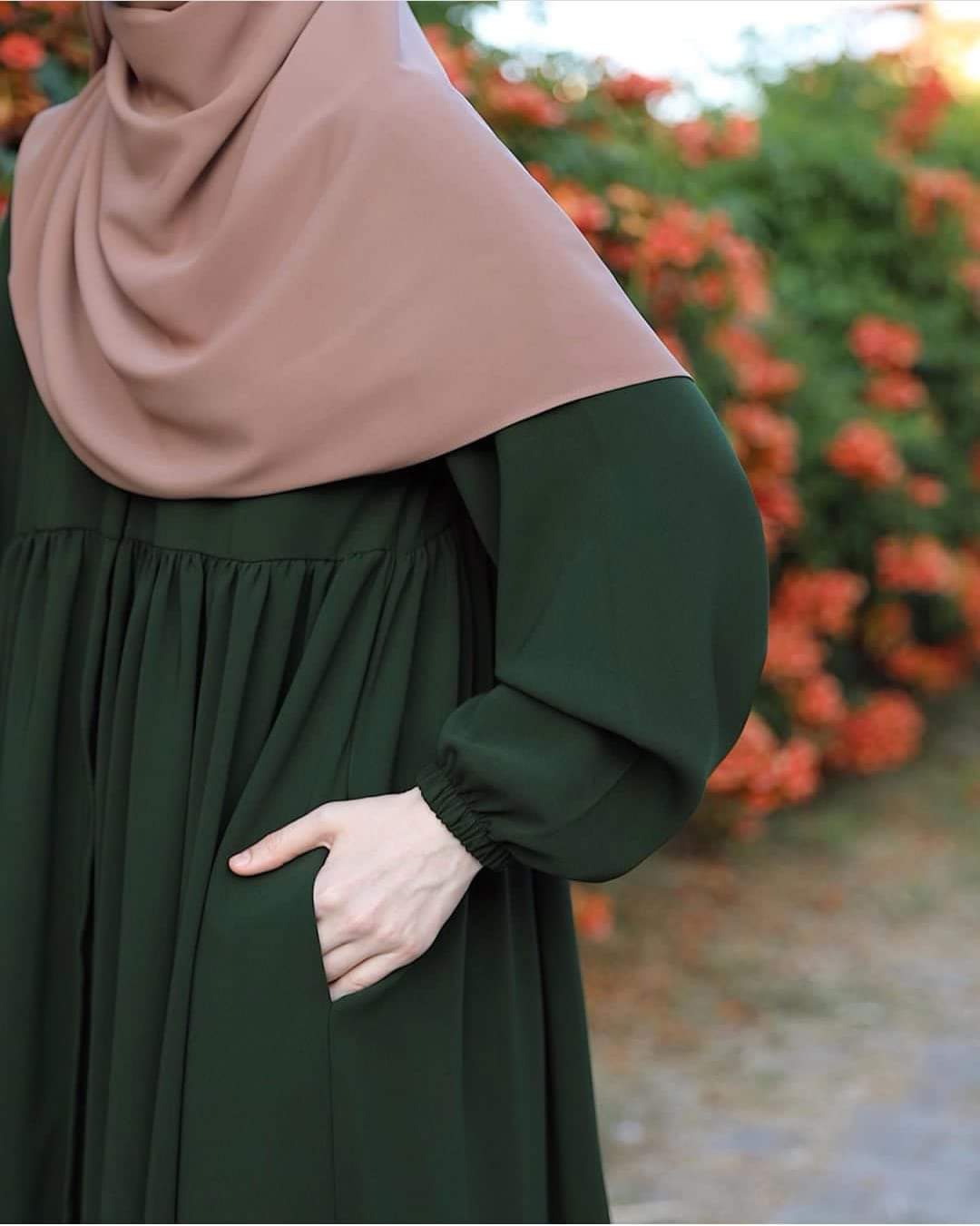 Green Guchi Abaya With Stoller