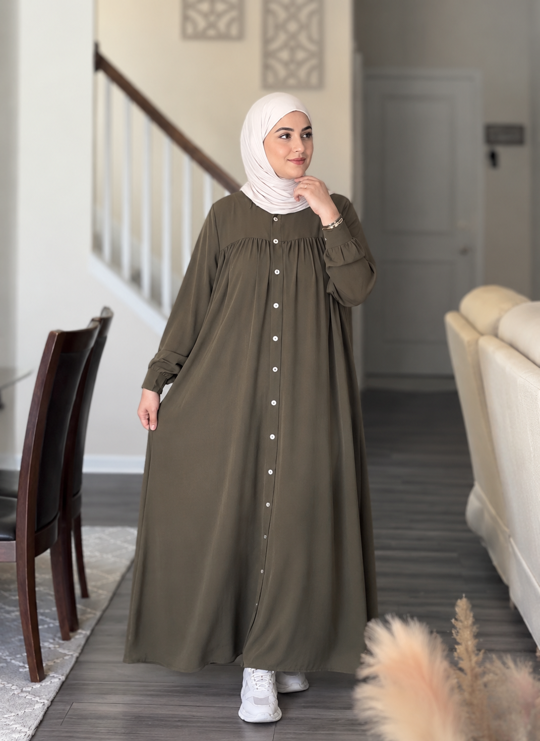 Button Essence Abaya