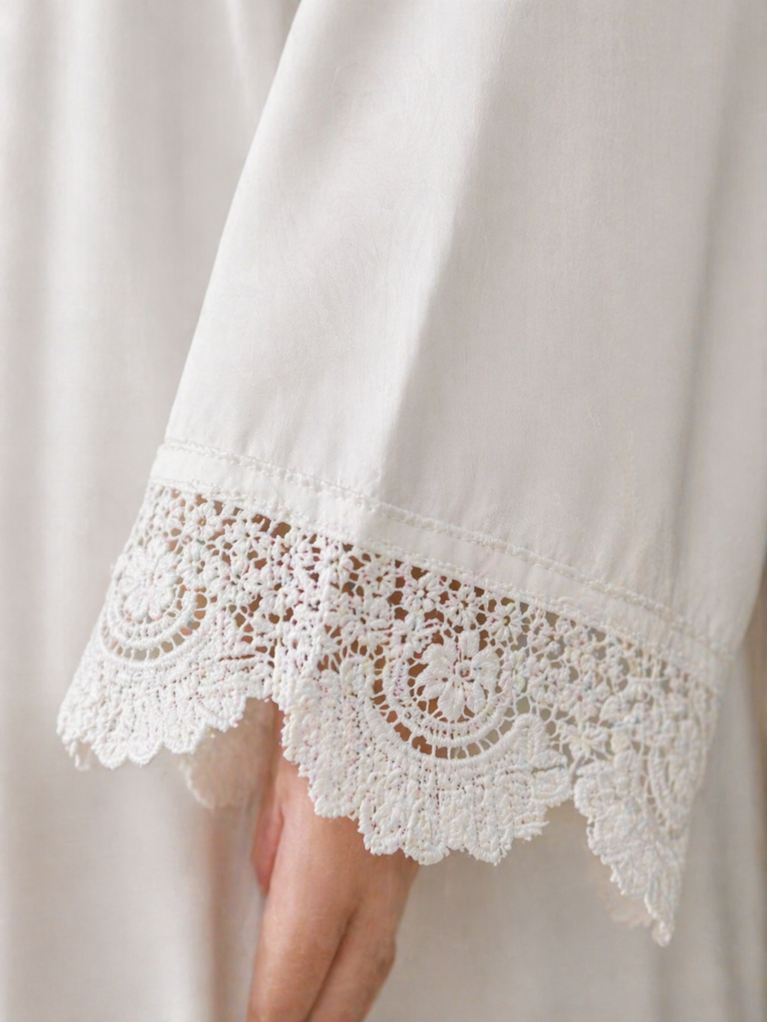 Ayra White Grace Abaya