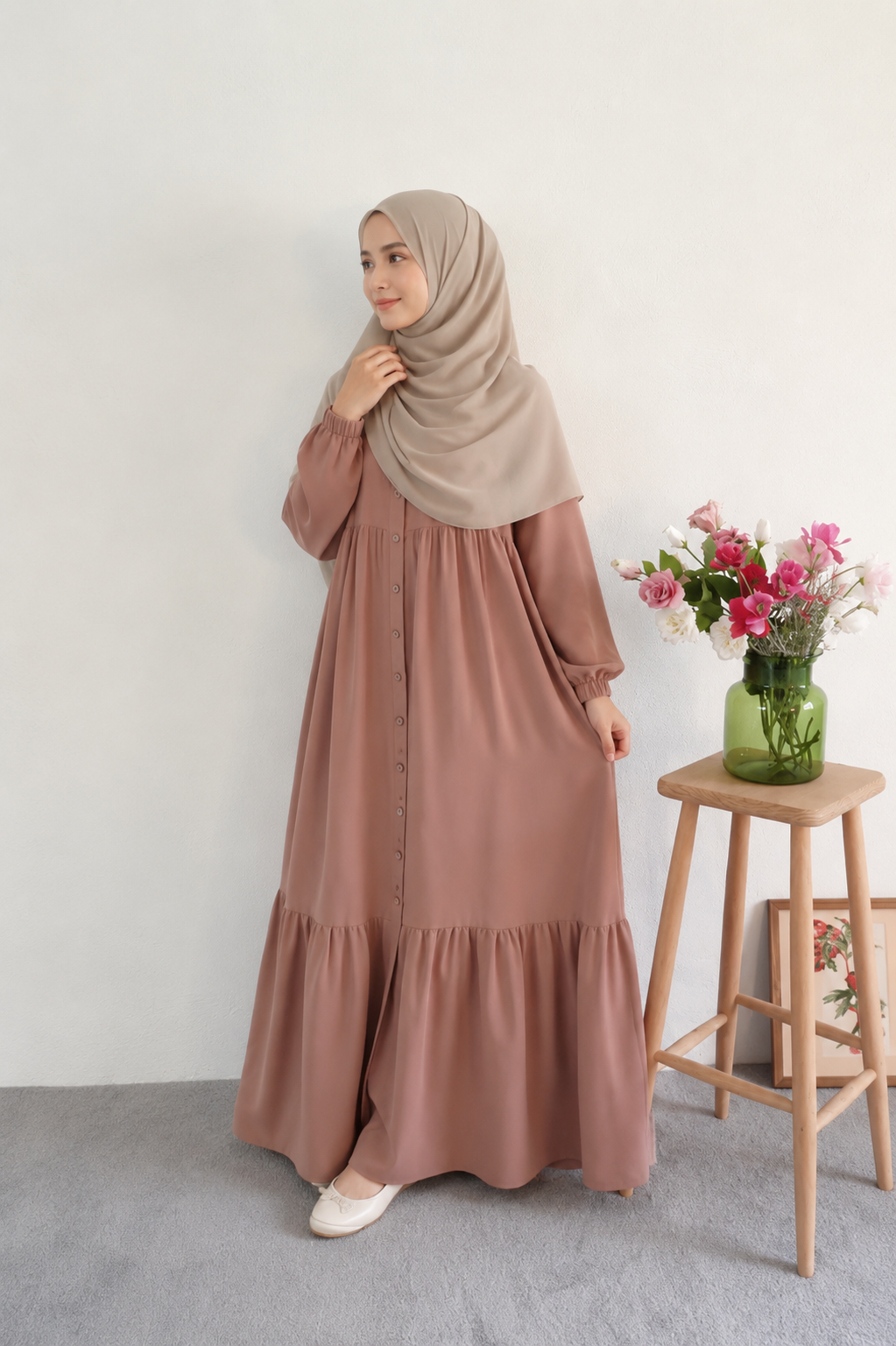 Rosette Flow Abaya with stoller