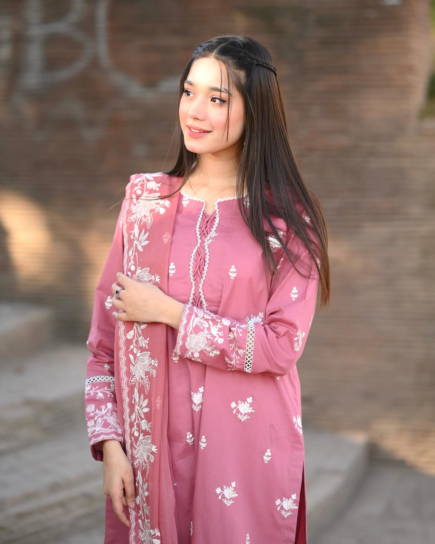 Gulabi Nazakat – Pink Embroidered 3-Piece Suit