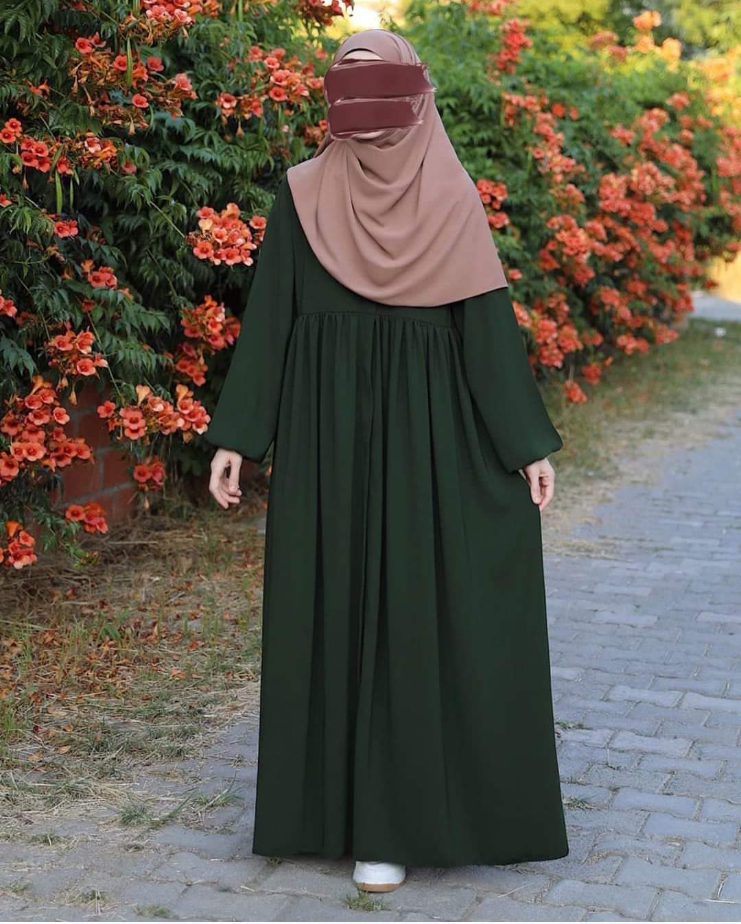 Green Guchi Abaya With Stoller