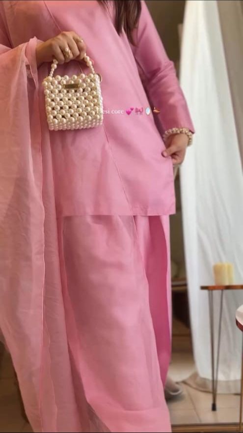 Badam Pinkish Farshi