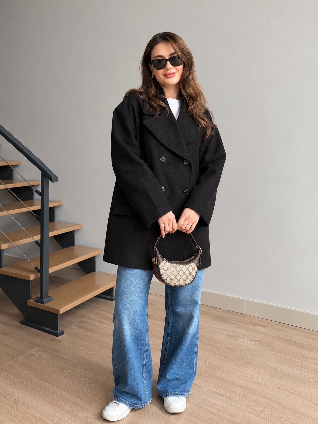 Metro Fleece Coat Black front view with bag