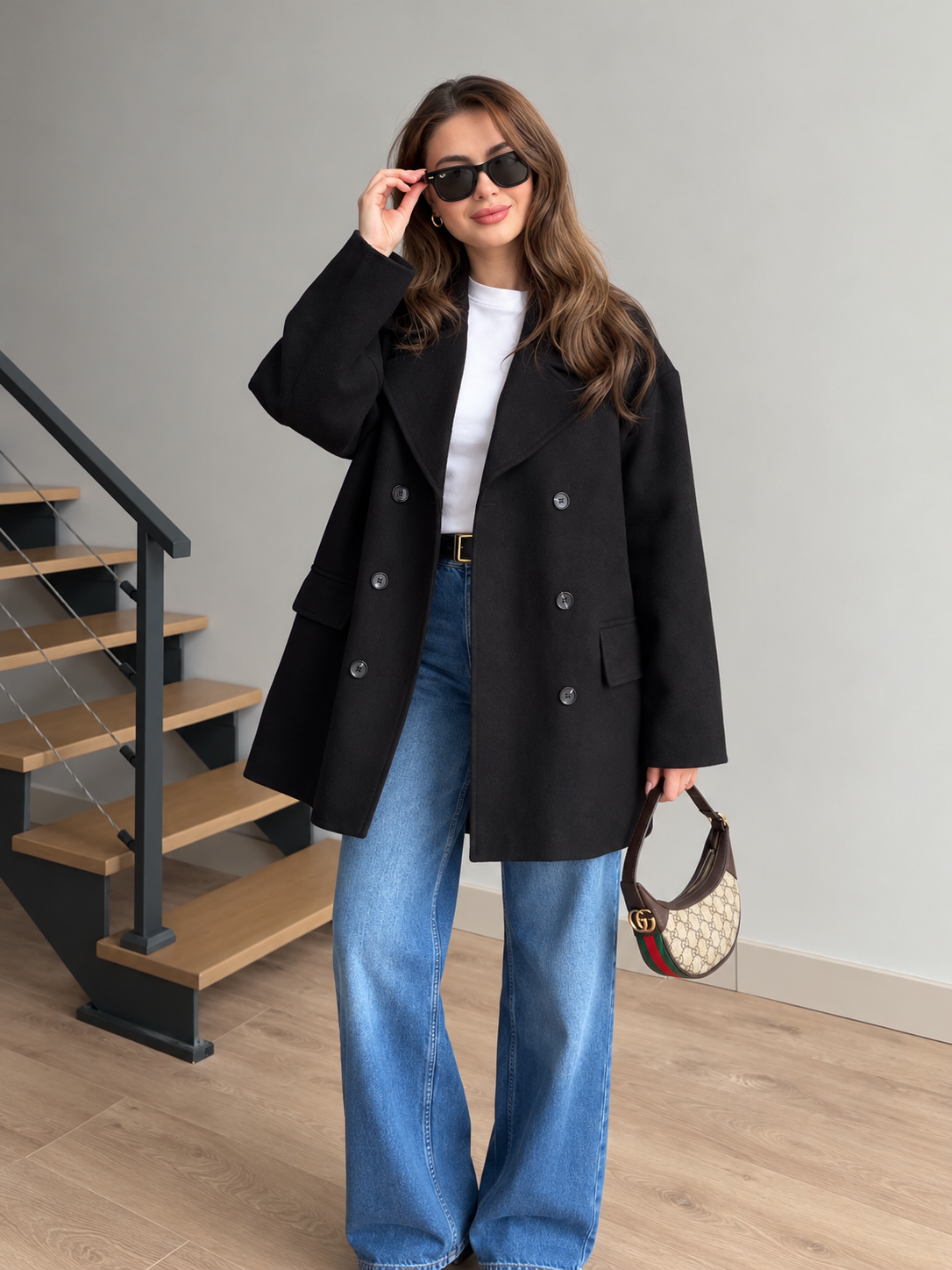 Metro Fleece Coat Black sunglasses view with bag
