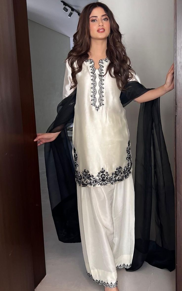 Zahra Silk Embroidered 3-Piece Suit – Black & Ivory