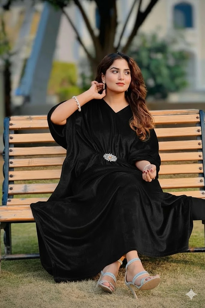 Luxury Velvet Kaftan – Elegant Flowing Evening Wear